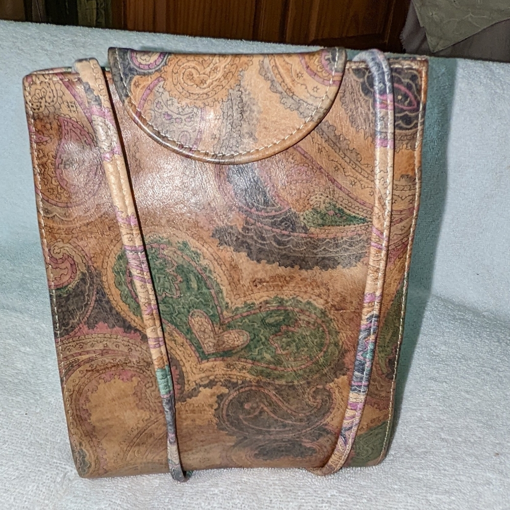 Vintage Pinky paisley details leather shoulder bag.